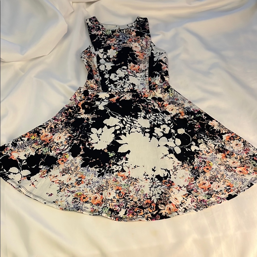 ☀️BOGO☀️Pretty Floral Cotton Xhilaration Dress NWT